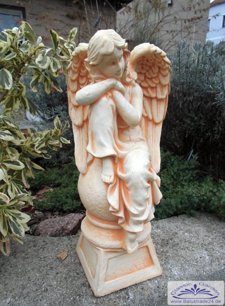 Engelfigur mit Flügel