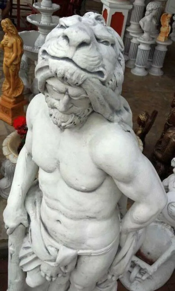 Skulptur des Herkules