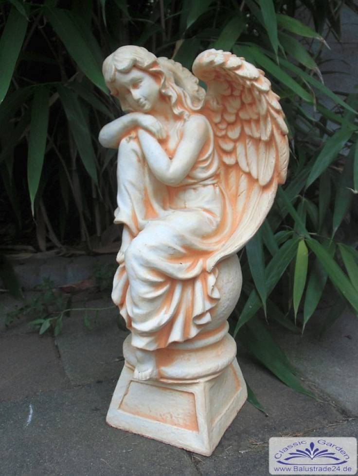 schöne Engelfigur für Gartendeko